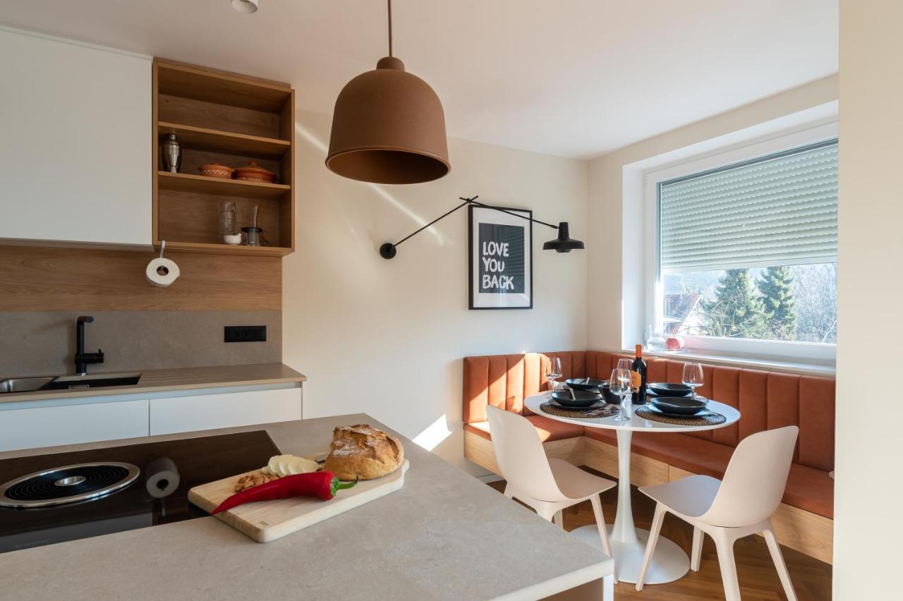 Apartma Canopy *